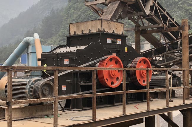 雙轉(zhuǎn)子制砂機(jī)使用現(xiàn)場(chǎng) 雙轉(zhuǎn)子制砂機(jī)使用現(xiàn)場(chǎng)