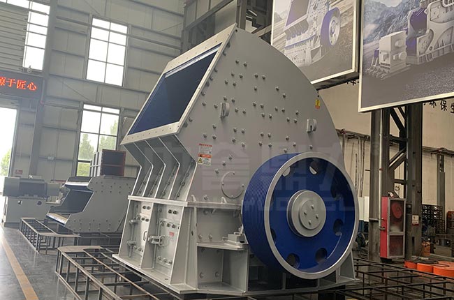 錘式破碎機側(cè)視圖