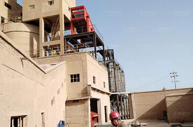 寧夏賽馬水泥時(shí)產(chǎn)300噸青石破碎生產(chǎn)線