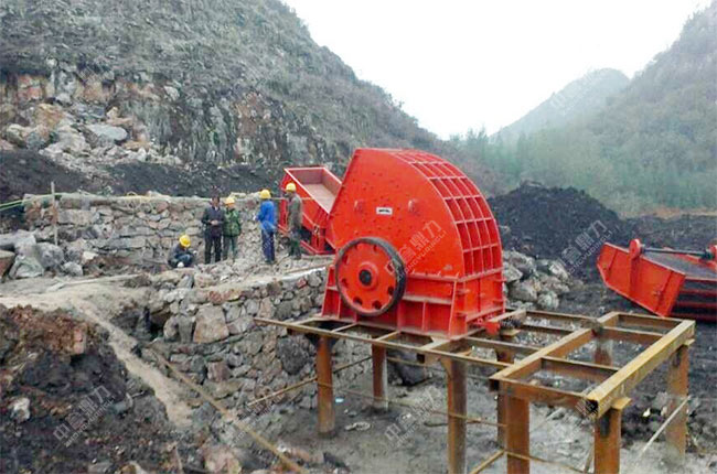 貴州六盤水時(shí)產(chǎn)300噸破碎石生產(chǎn)線