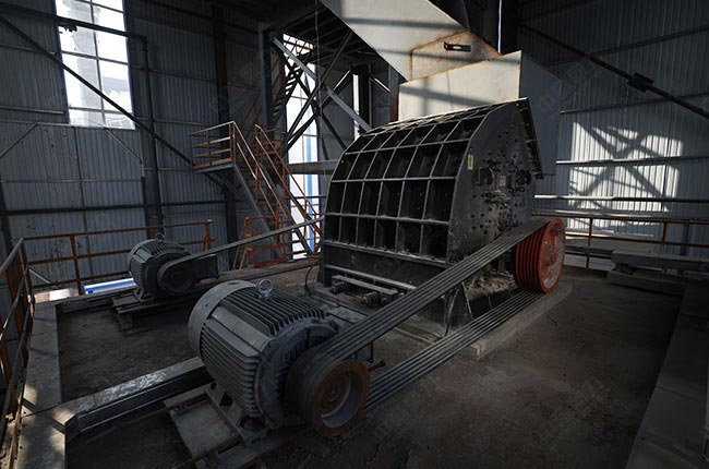 重錘破作業(yè)現(xiàn)場(chǎng)