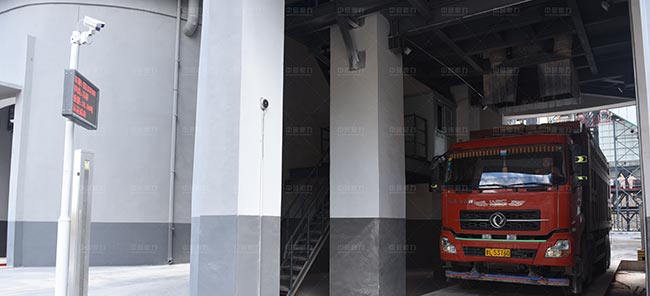 車輛監(jiān)控抓拍.jpg 車輛監(jiān)控抓拍.jpg