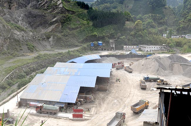 四川樂山市龍門溪礦業(yè)時(shí)產(chǎn)400噸石料生產(chǎn)線