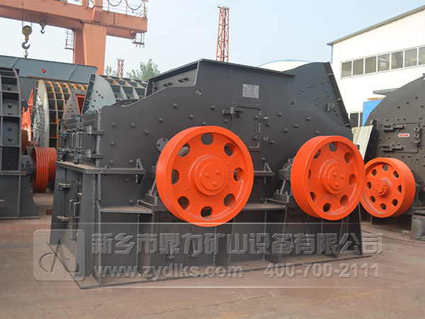 石料生產(chǎn)線設(shè)備之雙轉(zhuǎn)子制砂機 石料生產(chǎn)線設(shè)備之雙轉(zhuǎn)子制砂機