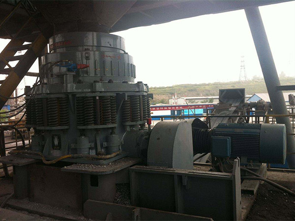 多缸液壓圓錐破碎機使用現(xiàn)場