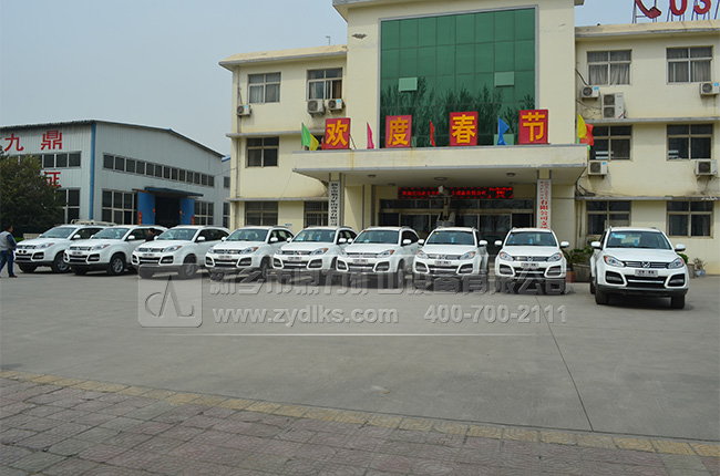 中譽(yù)鼎力破碎機(jī)廠家售后服務(wù)車輛 中譽(yù)鼎力破碎機(jī)廠家售后服務(wù)車輛