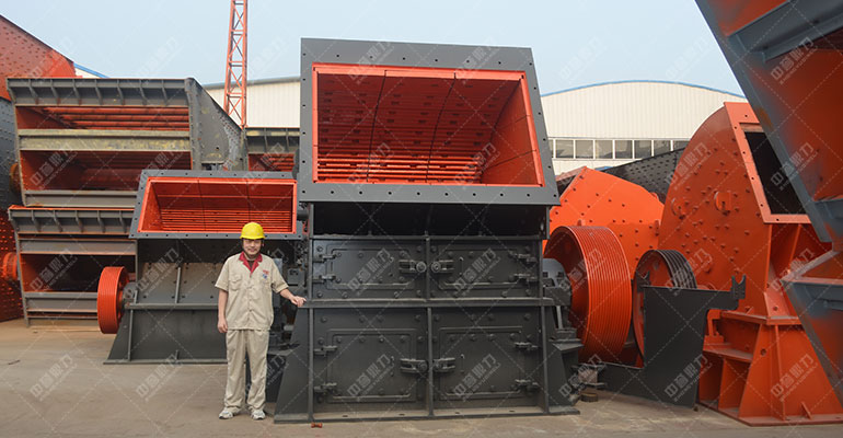 重型錘式破碎機(jī)設(shè)備圖 重型錘式破碎機(jī)設(shè)備圖