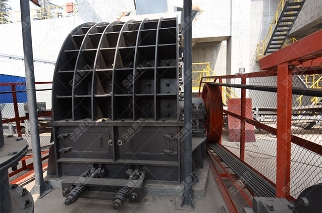 重型錘式破碎機(jī)產(chǎn)品實拍圖展示2 重型錘式破碎機(jī)產(chǎn)品實拍圖展示2