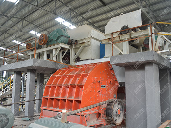 破碎石頭的機(jī)器