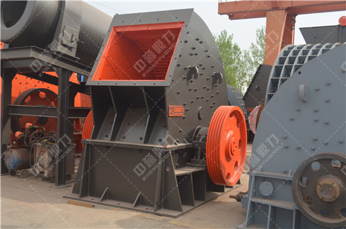 時(shí)產(chǎn)200噸錘式破碎機(jī)