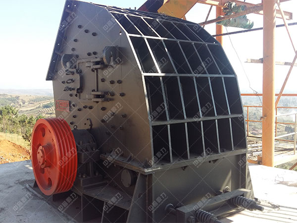 臺(tái)時(shí)產(chǎn)量在1000單段錘式破碎機(jī)
