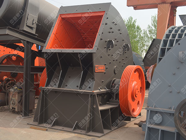 無(wú)篩底錘式破碎機(jī)