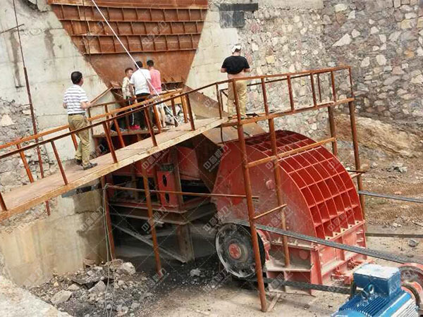 錘式破碎機(jī)PC1012