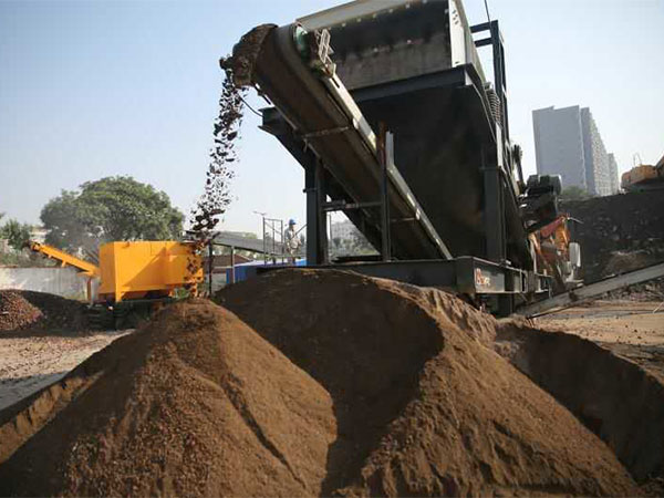 履帶式移動(dòng)破碎機(jī)