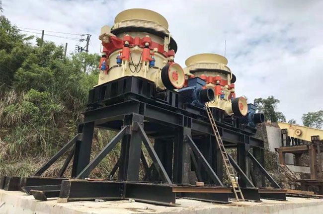 2200圓錐破碎機(jī) 2200圓錐破碎機(jī)